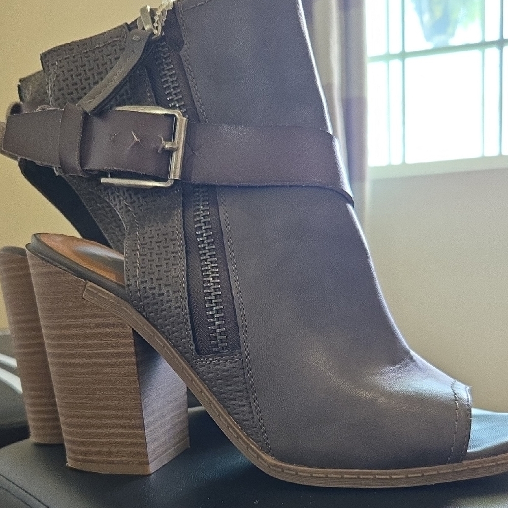DOLCE VITA Stylish Brown Ankle Boots